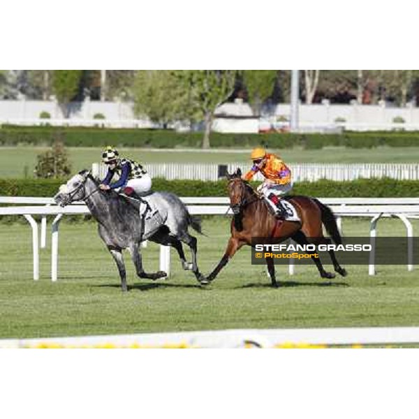 Fabio Branca on Crackerjack King goes to win the Premio DBS - Breeze Up Sale - Mario Esposito on Quiza Quiza Quiza is second Milano - San Siro galopp racecourse, 8th april 2012 photo Stefano Grasso