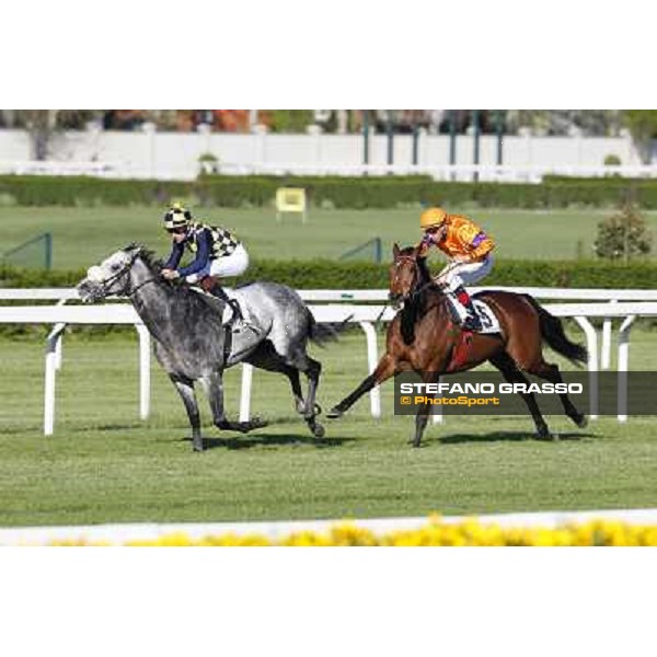 Fabio Branca on Crackerjack King goes to win the Premio DBS - Breeze Up Sale - Mario Esposito on Quiza Quiza Quiza is second Milano - San Siro galopp racecourse, 8th april 2012 photo Stefano Grasso