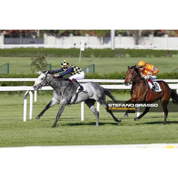 Fabio Branca on Crackerjack King goes to win the Premio DBS - Breeze Up Sale - Mario Esposito on Quiza Quiza Quiza is second Milano - San Siro galopp racecourse, 8th april 2012 photo Stefano Grasso