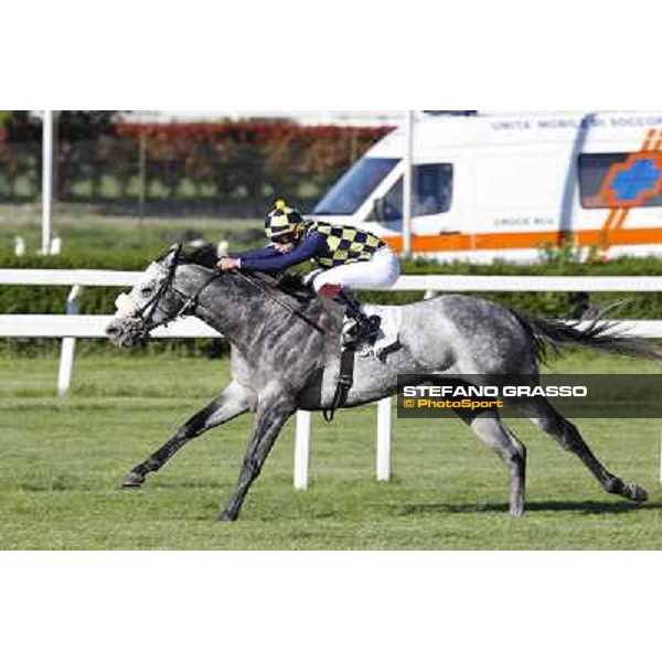 Fabio Branca on Crackerjack King goes to win the Premio DBS - Breeze Up Sale Milano - San Siro galopp racecourse, 8th april 2012 photo Stefano Grasso