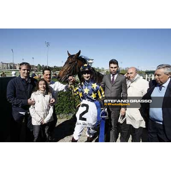 Alessandro and Giuseppe Botti with Fabio Branca and Malossol in the winner enclosure Milano - San Siro galopp racecourse, 8th april 2012 photo Stefano Grasso