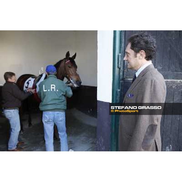 Riccardo Cantoni watches Quiza Quiza Quiza before the race Milano - San Siro galopp racecourse, 8th april 2012 photo Stefano Grasso