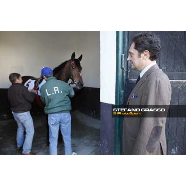 Riccardo Cantoni watches Quiza Quiza Quiza before the race Milano - San Siro galopp racecourse, 8th april 2012 photo Stefano Grasso