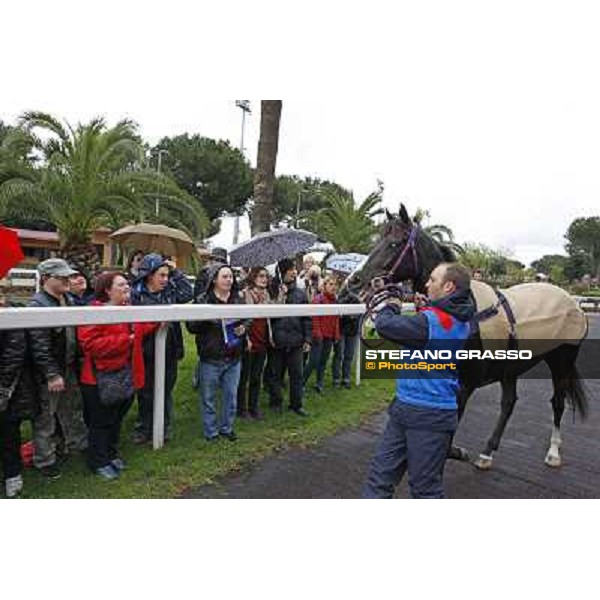 Laghat at Capannelle racecourse and the group of Associazione Trisomia 21 Onlus Firenze Rome - Capannelle racecourse, 15th april 2012 photo Stefano Grasso