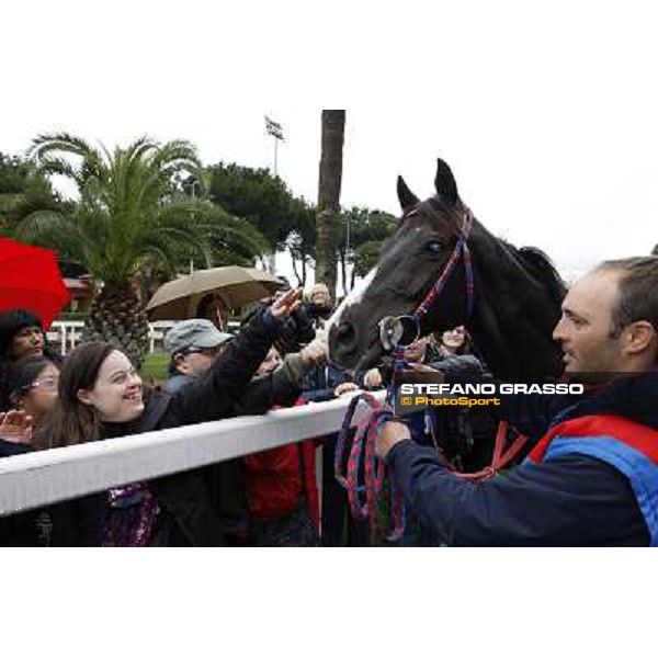 Laghat at Capannelle racecourse and the group of Associazione Trisomia 21 Onlus Firenze Rome - Capannelle racecourse, 15th april 2012 photo Stefano Grasso