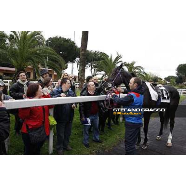 Laghat at Capannelle racecourse and the group of Associazione Trisomia 21 Onlus Firenze Rome - Capannelle racecourse, 15th april 2012 photo Stefano Grasso