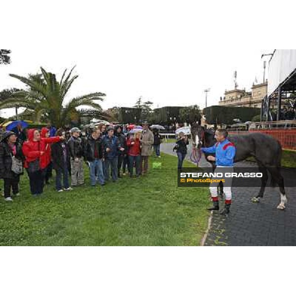 Laghat at Capannelle racecourse and the group of Associazione Trisomia 21 Onlus Firenze Rome - Capannelle racecourse, 15th april 2012 photo Stefano Grasso