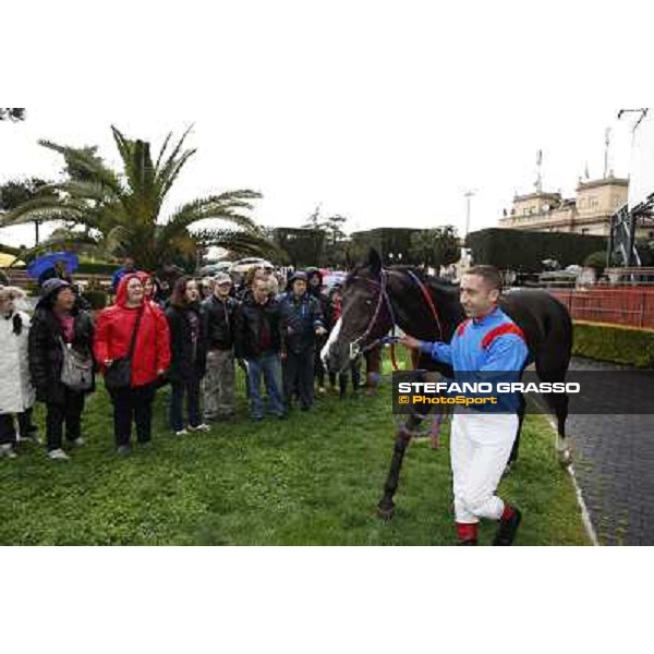 Laghat at Capannelle racecourse and the group of Associazione Trisomia 21 Onlus Firenze Rome - Capannelle racecourse, 15th april 2012 photo Stefano Grasso