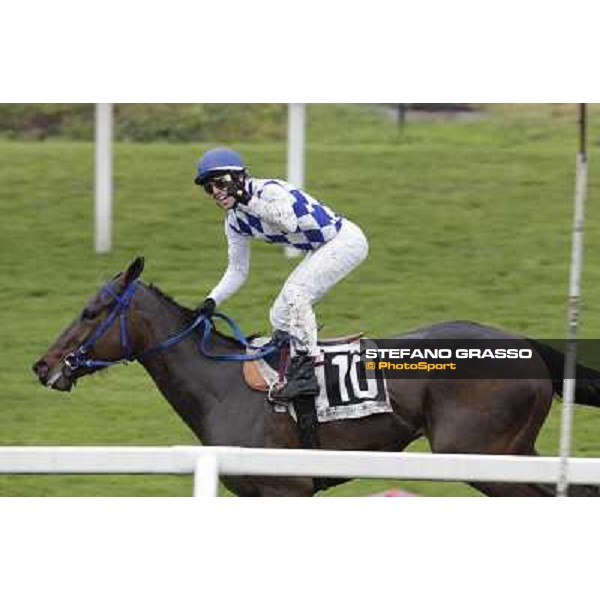 Cristian Demuro on Noble Hachy wins the Premio Carlo Chiesa Rome - Capannelle racecourse, 15th april 2012 photo Stefano Grasso