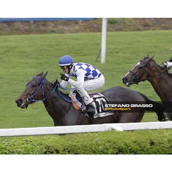 Cristian Demuro on Noble Hachy wins the Premio Carlo Chiesa Rome - Capannelle racecourse, 15th april 2012 photo Stefano Grasso