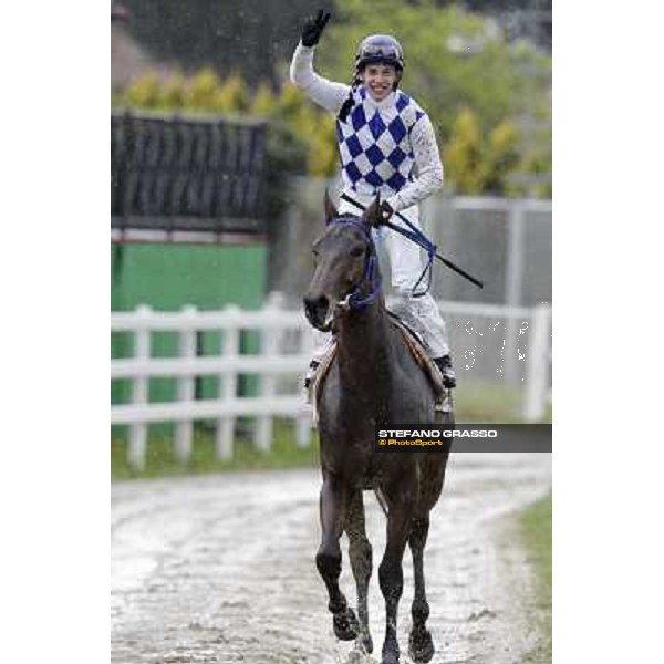 Cristian Demuro celebrates on Noble Hachy after winning the Premio Carlo Chiesa. Rome - Capannelle racecourse, 15th april 2012 photo Stefano Grasso