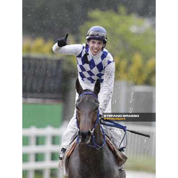 Cristian Demuro celebrates on Noble Hachy after winning the Premio Carlo Chiesa. Rome - Capannelle racecourse, 15th april 2012 photo Stefano Grasso