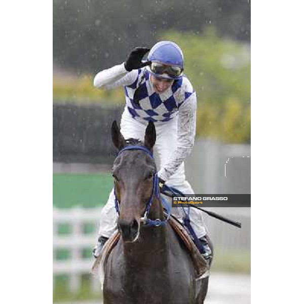 Cristian Demuro celebrates on Noble Hachy after winning the Premio Carlo Chiesa. Rome - Capannelle racecourse, 15th april 2012 photo Stefano Grasso