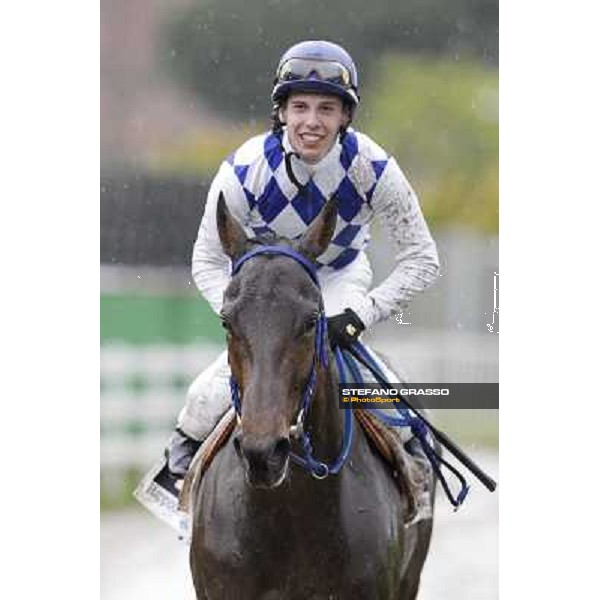 Cristian Demuro celebrates on Noble Hachy after winning the Premio Carlo Chiesa. Rome - Capannelle racecourse, 15th april 2012 photo Stefano Grasso