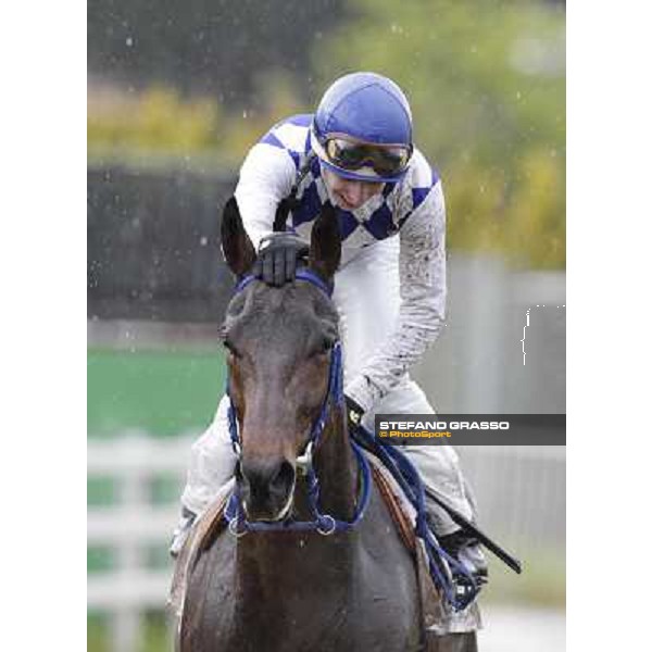 Cristian Demuro kisses Noble Hachy after winning the Premio Carlo Chiesa Rome - Capannelle racecourse, 15th april 2012 photo Stefano Grasso