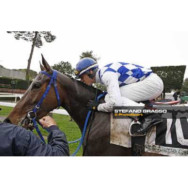 Cristian Demuro kisses Noble Hachy after winning the Premio Carlo Chiesa Rome - Capannelle racecourse, 15th april 2012 photo Stefano Grasso