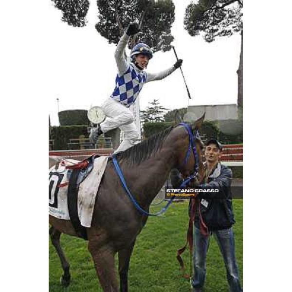 Cristian Demuro jumps from Noble Hachy after winning the Premio Carlo Chiesa Rome - Capannelle racecourse, 15th april 2012 photo Stefano Grasso