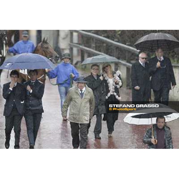 Owners and trainers enter the paddock before the Premio Carlo Chiesa Rome - Capannelle racecourse, 15th april 2012 photo Stefano Grasso