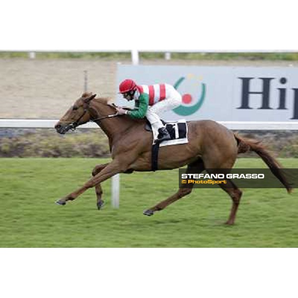 Fabio Branca on Angegreen wins the Premio Lorenzo Camuffo Rome - Capannelle racecourse, 15th april 2012 photo Stefano Grasso