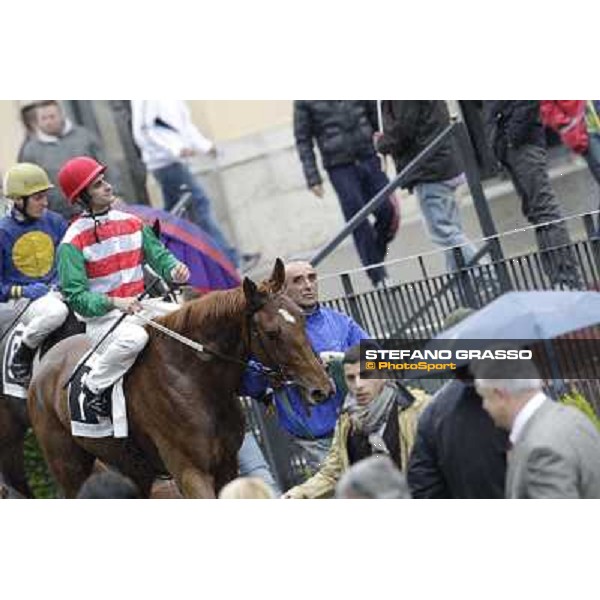 Fabio Branca enters the winner enclosure on Angegreen after winning the Premio Lorenzo Camuffo Rome - Capannelle racecourse, 15th april 2012 photo Stefano Grasso