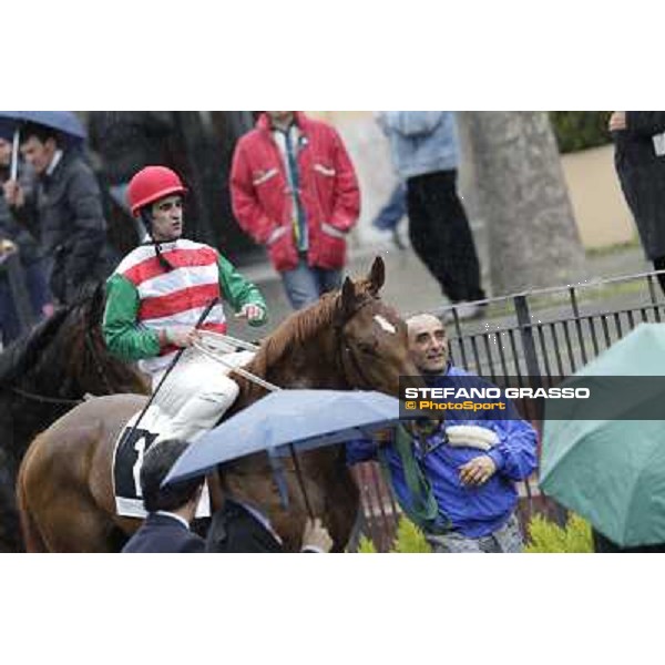 Fabio Branca enters the winner enclosure on Angegreen after winning the Premio Lorenzo Camuffo Rome - Capannelle racecourse, 15th april 2012 photo Stefano Grasso