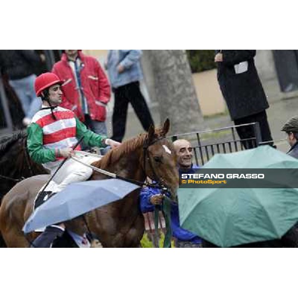 Fabio Branca enters the winner enclosure on Angegreen after winning the Premio Lorenzo Camuffo Rome - Capannelle racecourse, 15th april 2012 photo Stefano Grasso