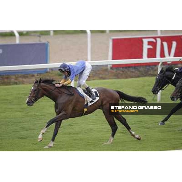 Perovic on Il Romito wins the Premio Godetia Rome - Capannelle racecourse, 15th april 2012 photo Stefano Grasso