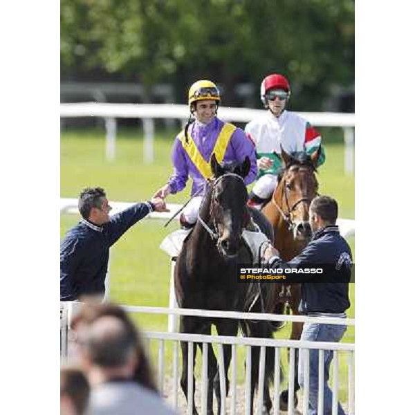 Fabio Branca returns home on Saratoga Black after winning the Premio Ambrosiano Milano - San Siro galopp racecourse, 22nd april 2012 ph.Stefano Grasso