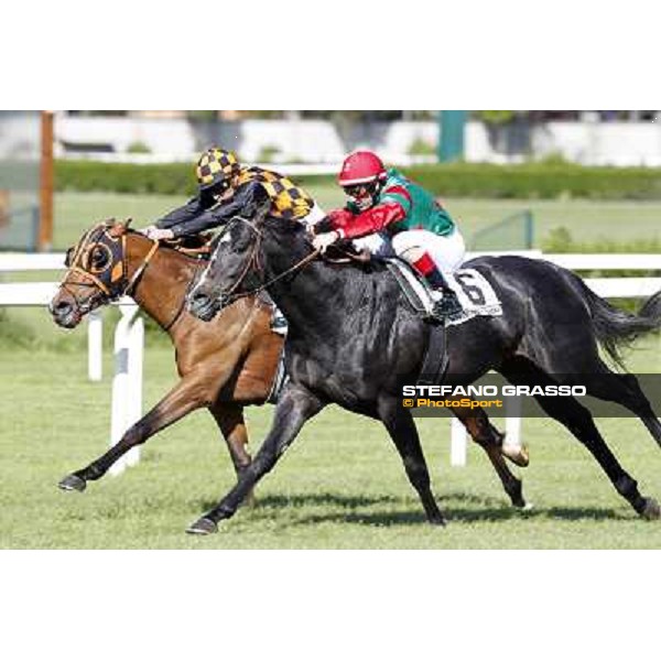 Mirco Demuro and Sopran Montieri go to win the Premio Rovato. Il Banchiere is second Milano - San Siro galopp racecourse, 22nd april 2012 photo Stefano Grasso