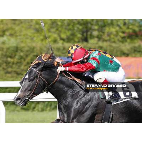 Mirco Demuro and Sopran Montieri go to win the Premio Rovato. Il Banchiere is second Milano - San Siro galopp racecourse, 22nd april 2012 photo Stefano Grasso