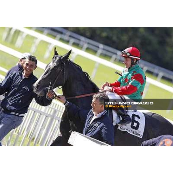 Mirco Demuro and Sopran Montieri return home after winning the Premio Rovato. Milano - San Siro galopp racecourse, 22nd april 2012 photo Stefano Grasso