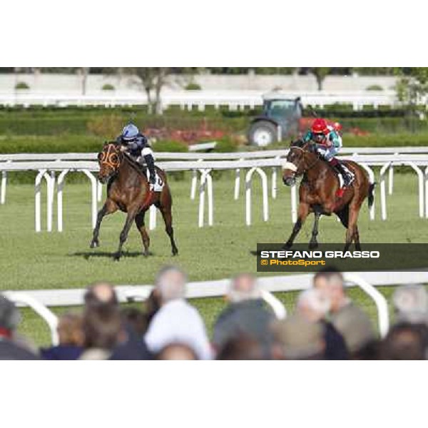 Gregorio Arena on Warder goes to win the Premio Emanuele Filiberto. Fabio Branca on Smoking Joe is second Milano - San Siro galopp racecourse, 22nd april 2012 photo Stefano Grasso