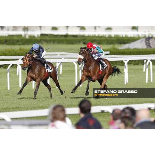 Gregorio Arena on Warder goes to win the Premio Emanuele Filiberto. Fabio Branca on Smoking Joe is second Milano - San Siro galopp racecourse, 22nd april 2012 photo Stefano Grasso