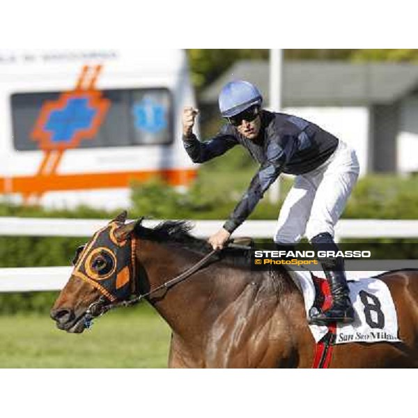 Gregorio Arena on Warder wins the Premio Emanuele Filiberto. Milano - San Siro galopp racecourse, 22nd april 2012 photo Stefano Grasso