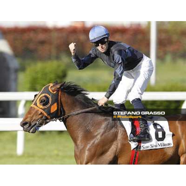 Gregorio Arena on Warder wins the Premio Emanuele Filiberto. Milano - San Siro galopp racecourse, 22nd april 2012 photo Stefano Grasso