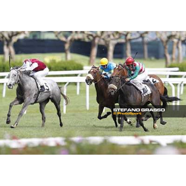 Luca Maniezzi on Aquila d\'Oriente goes to win the Premio Alberto Zanoletti di Rozzano - Pierantonio Convertino on Summer Fall is second Milano - San Siro galopp racecourse, 22nd april 2012 photo Stefano Grasso