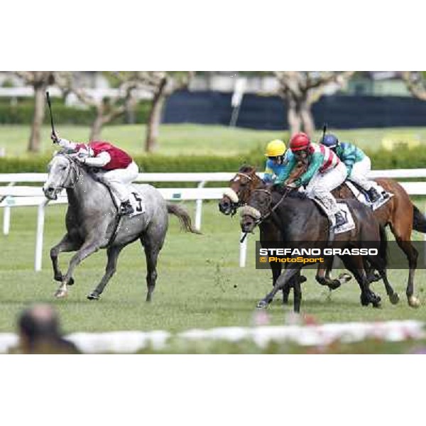 Luca Maniezzi on Aquila d\'Oriente goes to win the Premio Alberto Zanoletti di Rozzano - Pierantonio Convertino on Summer Fall is second Milano - San Siro galopp racecourse, 22nd april 2012 photo Stefano Grasso