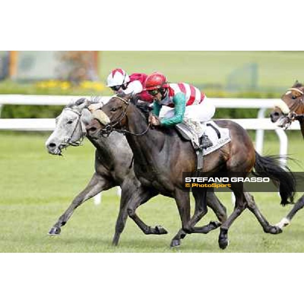 Luca Maniezzi on Aquila d\'Oriente goes to win the Premio Alberto Zanoletti di Rozzano - Pierantonio Convertino on Summer Fall is second Milano - San Siro galopp racecourse, 22nd april 2012 photo Stefano Grasso