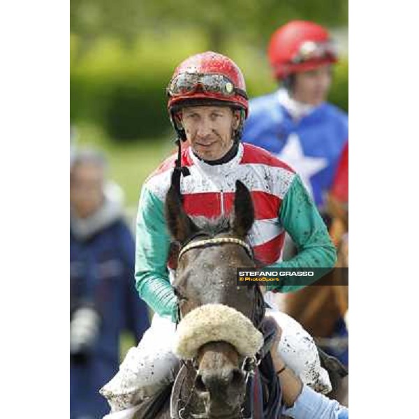 Luca Maniezzi returns home on Aquila d\'Oriente after winning the Premio Alberto Zanoletti di Rozzano Milano - San Siro galopp racecourse, 22nd april 2012 photo Stefano Grasso