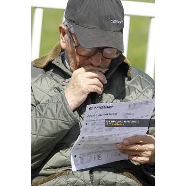 a racegoer at San Siro Milano - San Siro galopp racecourse, 22nd april 2012 photo Stefano Grasso