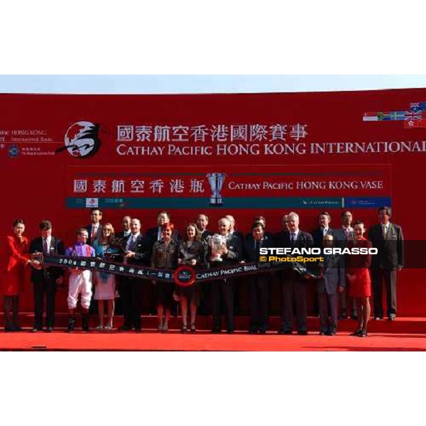 The Cathay Pacific Hong Kong Vase teh presentation of the trophy for Phoenix Reach\'s connection Sha Tin - Hong Kong 12th dec. 2004 ph. Stefano Grasso