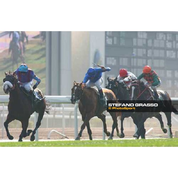 The Cathay Pacific Hong Kong Vase at last few meters Phoenix Reach and Sights on Gold fight for the victory Sha Tin - Hong Kong 12th dec. 2004 ph. Stefano Grasso
