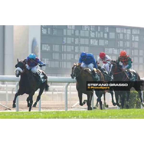 The Cathay Pacific Hong Kong Vase at last few meters Phoenix Reach and Sights on Gold fight for the victory Sha Tin - Hong Kong 12th dec. 2004 ph. Stefano Grasso