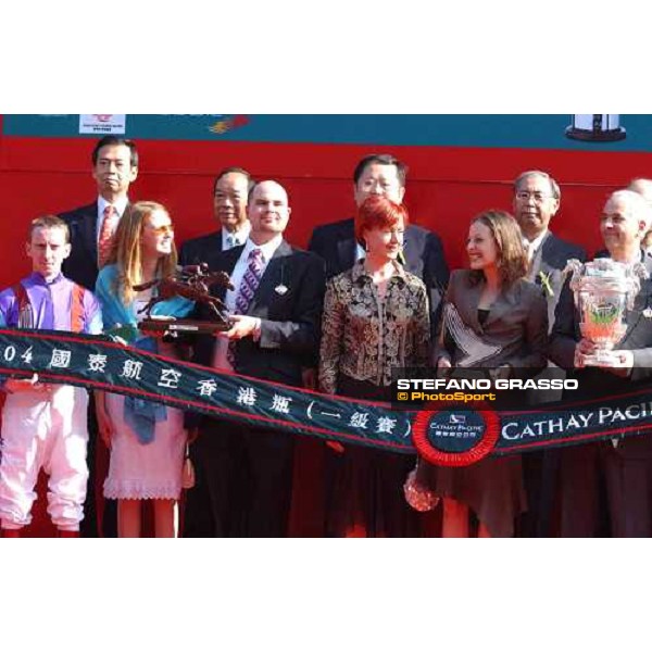 The Cathay Pacific Hong Kong Vase The Presentation of the trophy with Phoenix Reach connection Sha Tin - Hong Kong 12th dec. 2004 ph. Stefano Grasso