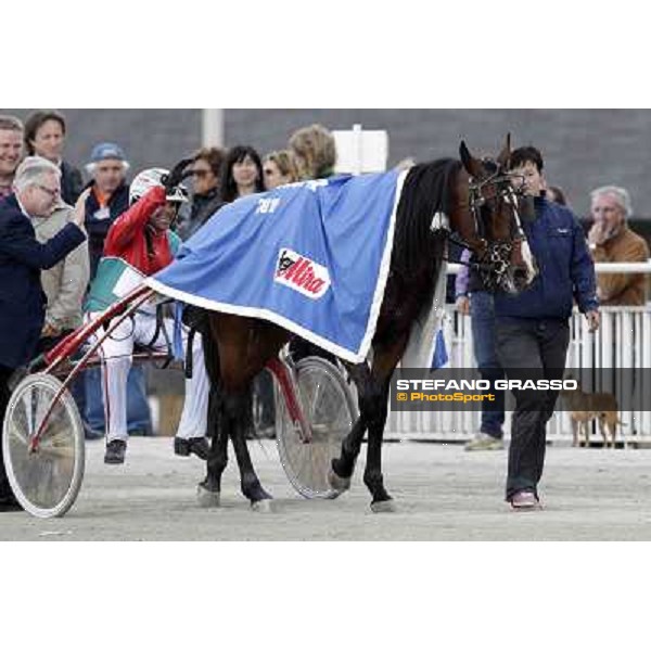 Pietro Gubellini and Owen Cr parade after winning the Gran Premio d\'Europa Milan - San Siro trot racecourse, 25th april 2012 ph..Stefano Grasso