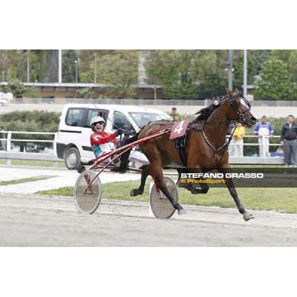 Pietro Gubellini and Oklahoma Ans win the Gran Premio d\'Europa filly Milano - San Siro trot racecourse, 25th april 2012 ph.Stefano Grasso