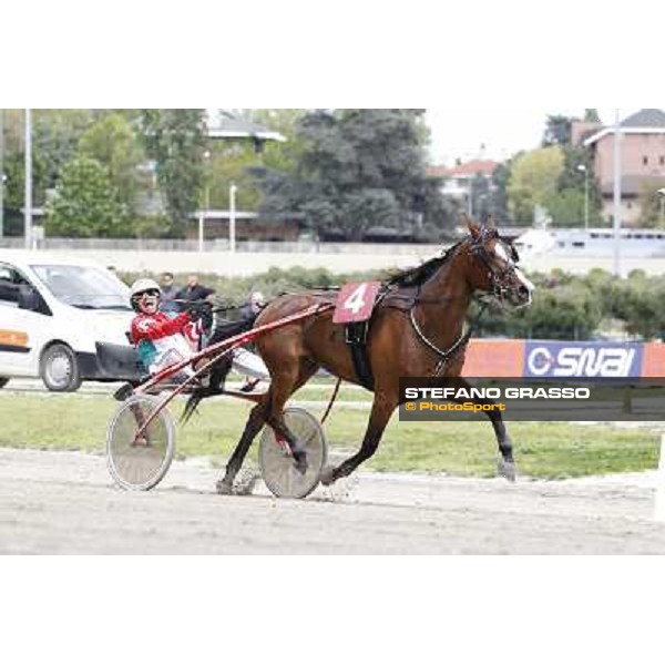 Pietro Gubellini and Oklahoma Ans win the Gran Premio d\'Europa filly Milano - San Siro trot racecourse, 25th april 2012 ph.Stefano Grasso
