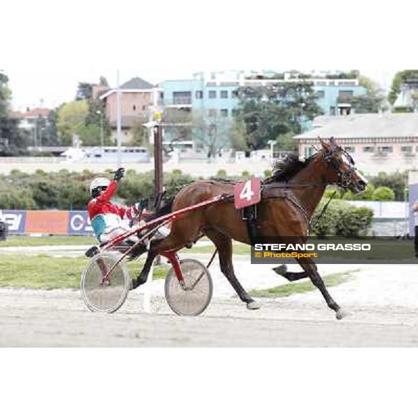 Pietro Gubellini and Oklahoma Ans win the Gran Premio d\'Europa filly Milano - San Siro trot racecourse, 25th april 2012 ph.Stefano Grasso