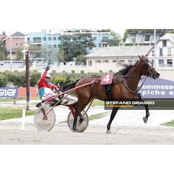Pietro Gubellini and Oklahoma Ans win the Gran Premio d\'Europa filly Milano - San Siro trot racecourse, 25th april 2012 ph.Stefano Grasso