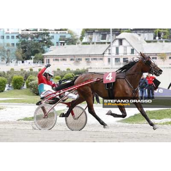 Pietro Gubellini and Oklahoma Ans win the Gran Premio d\'Europa filly Milano - San Siro trot racecourse, 25th april 2012 ph.Stefano Grasso